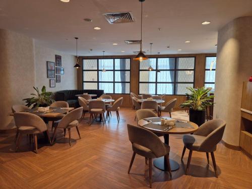 餐廳, Hilton Garden Inn Termez Airitom in 泰爾梅茲 餐廳, Hilton Garden Inn Termez Airitom in 泰爾梅茲