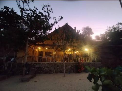 Signatura Scuba Gili gede Dive and Bed & Breakfast Tanjungan Beach Bungalow Gili Gede Indah in Gili Gede Signatura Scuba Gili gede Dive and Bed & Breakfast Tanjungan Beach Bungalow Gili Gede Indah in Gili Gede