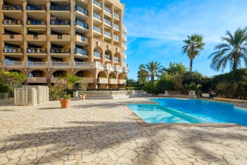 Zwembad, Residhotel Villa Maupassant in Cannes La Bocca Zwembad, Residhotel Villa Maupassant in Cannes La Bocca