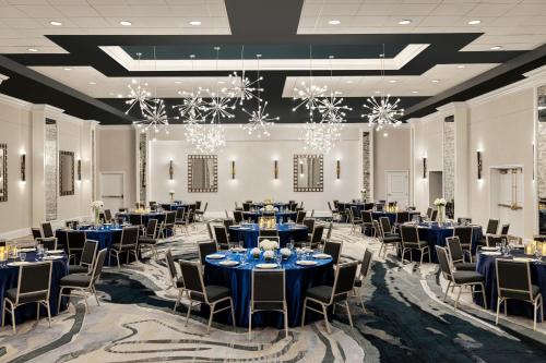 Banquet hall, The American Hotel Atlanta Downtown, Tapestry Collection by Hilton near Georgia World Congress Center Banquet hall, The American Hotel Atlanta Downtown, Tapestry Collection by Hilton near Georgia World Congress Center