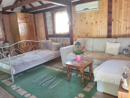Flowers Cabin in Gradac Flowers Cabin in Gradac