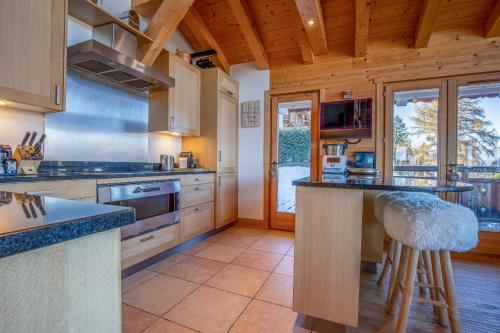 Kitchen, Nicande - EXCEPTIONAL & LUXE chalet 8 pers in Raerettes Kitchen, Nicande - EXCEPTIONAL & LUXE chalet 8 pers in Raerettes