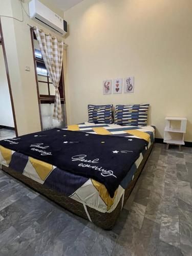 Guestroom, Dehome Pakuwon Mall 2 (Syariah) near Rumah Sakit Umum Mitra Keluarga Guestroom, Dehome Pakuwon Mall 2 (Syariah) near Rumah Sakit Umum Mitra Keluarga