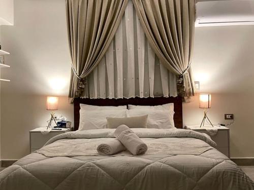 Luxury 3-Bedroom Apartment with Pyramid Views