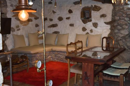 Μικρή Πέτρινη Μεζονέτα 2 (Μικρη Πετρινη Μεζονετα 2) in Polydrosos Μικρή Πέτρινη Μεζονέτα 2 (Μικρη Πετρινη Μεζονετα 2) in Polydrosos