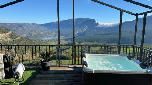 Hot tub, Cal Foraster - Casa Rural in Barbastro Hot tub, Cal Foraster - Casa Rural in Barbastro