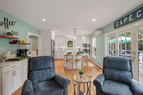 Minutes to Oceanside beaches Private Deck and Backyard in 西丹尼斯 (MA) Minutes to Oceanside beaches Private Deck and Backyard in 西丹尼斯 (MA)