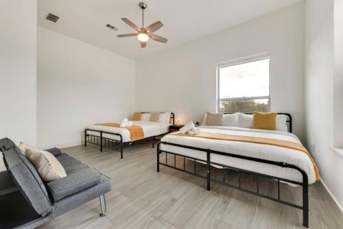 Modern 2BR I Gym I Parking I Workspace in Cedars Modern 2BR I Gym I Parking I Workspace in Cedars