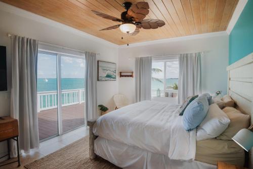 Private Oceanfront, beach, dock and Hottub - The Perky Pelican in Marsh Harbour Private Oceanfront, beach, dock and Hottub - The Perky Pelican in Marsh Harbour