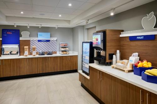 Food and beverages, HOLIDAY INN EXPRESS AND SUITES KITCHENER SOUTHEAST By IHG in Kitchener (ON) Food and beverages, HOLIDAY INN EXPRESS AND SUITES KITCHENER SOUTHEAST By IHG in Kitchener (ON)
