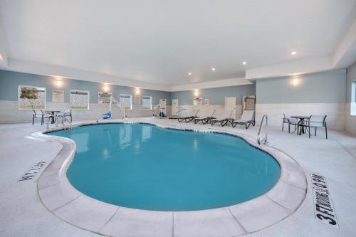 Swimming pool, Holiday Inn Express Hotel & Suites Dallas West By IHG in West Dallas Swimming pool, Holiday Inn Express Hotel & Suites Dallas West By IHG in West Dallas