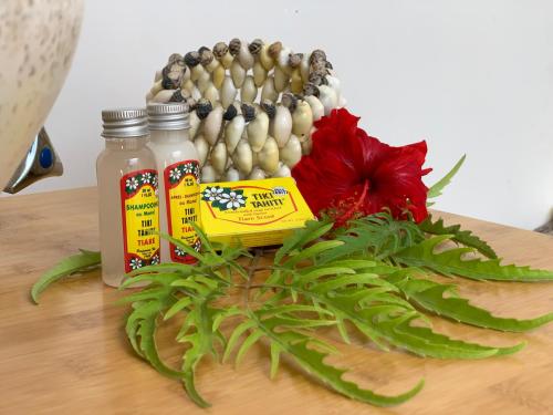 Zuhanyzó, Teumuhonu Tikehau in Tuherahera Zuhanyzó, Teumuhonu Tikehau in Tuherahera