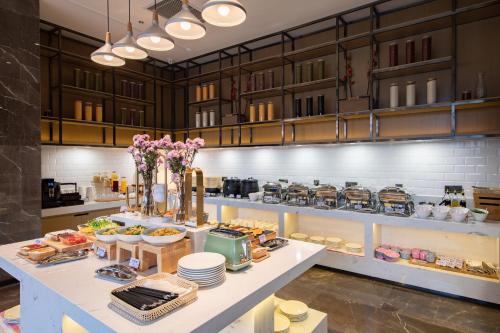 Food and beverages, Atour Hotel Kunming Economic Development Zone in Chenggong Food and beverages, Atour Hotel Kunming Economic Development Zone in Chenggong
