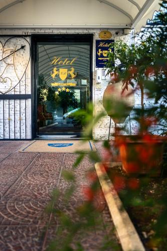 Exterior view, Hotel Giulietta e Romeo in Ostia Exterior view, Hotel Giulietta e Romeo in Ostia