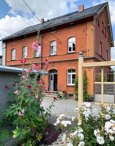 A szálláshely kívülről, Bahnhof Frauenstein SCHLOSSBLICK in Frauenstein A szálláshely kívülről, Bahnhof Frauenstein SCHLOSSBLICK in Frauenstein