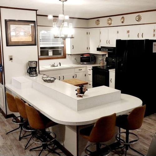 Newly Remodeled Lakehouse on Private Lake sleeps 8 in Woodville (TX) Newly Remodeled Lakehouse on Private Lake sleeps 8 in Woodville (TX)