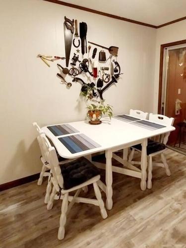 Newly Remodeled Lakehouse on Private Lake sleeps 8 in Woodville (TX) Newly Remodeled Lakehouse on Private Lake sleeps 8 in Woodville (TX)