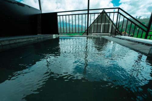 อ่างแช่น้ำร้อน, Adaaran St Clair Retreat in ปุนดาลัวยา อ่างแช่น้ำร้อน, Adaaran St Clair Retreat in ปุนดาลัวยา