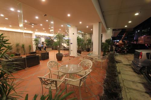 Shared lounge/TV area, Molek Garden Hotel in Tebrau Shared lounge/TV area, Molek Garden Hotel in Tebrau