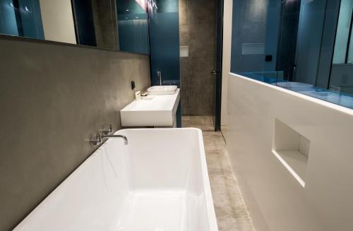 Bathroom, Hotel the Designers Dongdaemun in Dongdaemun Bathroom, Hotel the Designers Dongdaemun in Dongdaemun