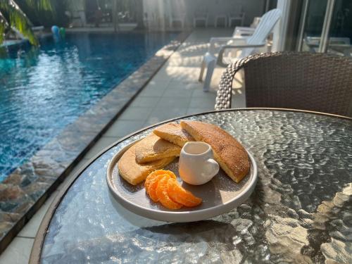 Piscina, The Sierra Hostel Phuket in Phuket Piscina, The Sierra Hostel Phuket in Phuket