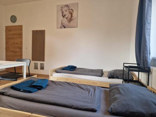 CARDA HAUS "Zimmer für entspannte Gäste - Einfach & Komfortabel" (CARDA HAUS "Zimmer fur entspannte Gaste - Einfach & Komfortabel") in Laa an der Thaya CARDA HAUS "Zimmer für entspannte Gäste - Einfach & Komfortabel" (CARDA HAUS "Zimmer fur entspannte Gaste - Einfach & Komfortabel") in Laa an der Thaya