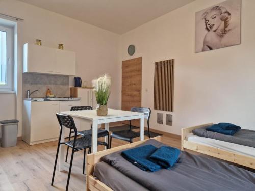 CARDA HAUS "Zimmer für entspannte Gäste - Einfach & Komfortabel" (CARDA HAUS "Zimmer fur entspannte Gaste - Einfach & Komfortabel") in Laa an der Thaya CARDA HAUS "Zimmer für entspannte Gäste - Einfach & Komfortabel" (CARDA HAUS "Zimmer fur entspannte Gaste - Einfach & Komfortabel") in Laa an der Thaya