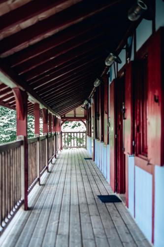 Erkély/terasz, Maison Bleue Est 12 personnes in St Julien En Born Erkély/terasz, Maison Bleue Est 12 personnes in St Julien En Born