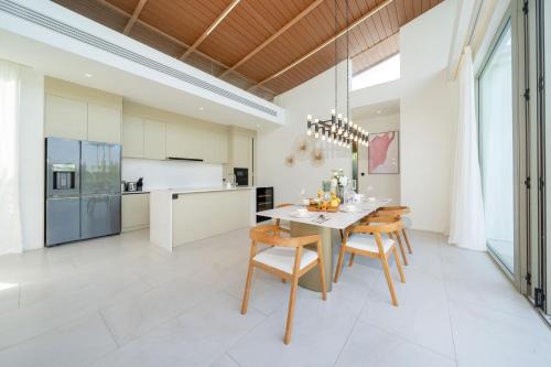 Luxury villa 3-4 bedroom near Bangtao beach in Layan Luxury villa 3-4 bedroom near Bangtao beach in Layan