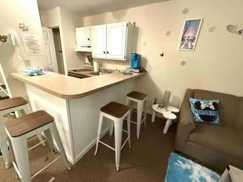 Disney Wonderland Suite at Jiminy-Ski On Off Mtn - Must See Stitch and Mickey Magic in Hancock (MA) Disney Wonderland Suite at Jiminy-Ski On Off Mtn - Must See Stitch and Mickey Magic in Hancock (MA)