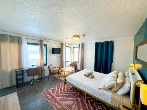 ITH Beach Bungalow Surf Hostel