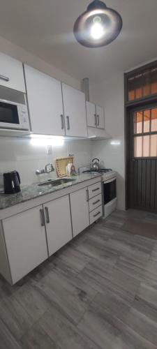 주방, Casa EL HORNERO 1 con cochera en gran Mendoza in 고도이 크루즈 주방, Casa EL HORNERO 1 con cochera en gran Mendoza in 고도이 크루즈