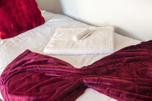 Work & Explore - 3BR City Stay - Free Parking