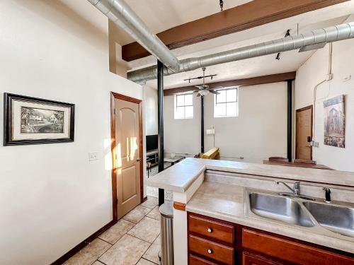廚房, Sleepover 2BD 1BA Condos Downtown Springfield in 斯普林菲爾德市中心 廚房, Sleepover 2BD 1BA Condos Downtown Springfield in 斯普林菲爾德市中心