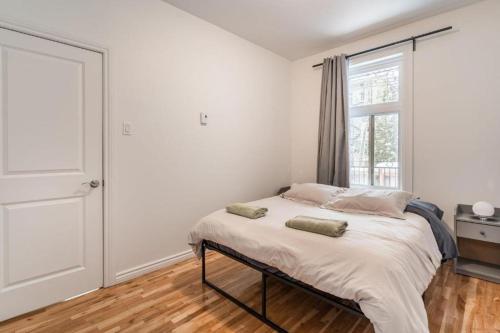 Spacious 3-BR Apt - Ave 109