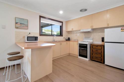 keuken, Oleander Cottage - Cosy Ambience, Pets Allowed near Wagga Wagga Airport keuken, Oleander Cottage - Cosy Ambience, Pets Allowed near Wagga Wagga Airport