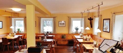 Étterem, Gasthof zur Strass in Eugenfalu Étterem, Gasthof zur Strass in Eugenfalu