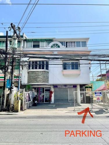 Prime Location, w/ Parking, Clean&Spacious