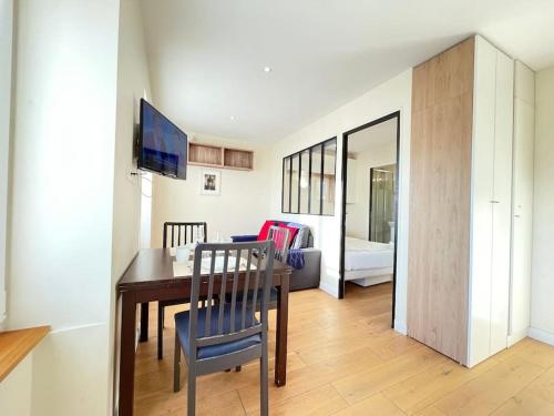 Appart'Village N3 Jouy Proche HEC-RER C 500 m in Jouy-en-Josas Appart'Village N3 Jouy Proche HEC-RER C 500 m in Jouy-en-Josas