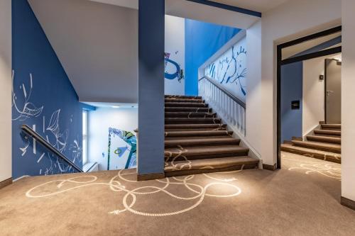 Лоби, Holiday Inn - the niu, Rig Lubeck By IHG in Любек Лоби, Holiday Inn - the niu, Rig Lubeck By IHG in Любек