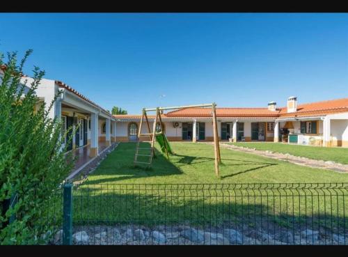 puutarha, Spacious villa with private pool in Grândola (Spacious villa with private pool in Grandola) in Grandola puutarha, Spacious villa with private pool in Grândola (Spacious villa with private pool in Grandola) in Grandola