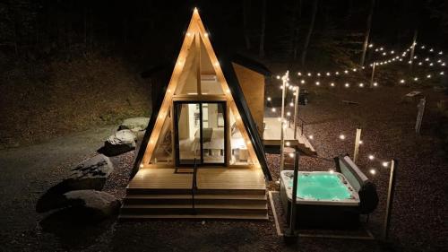 A-Frame with Hot Tub & Fire Pit in Callicoon (NY) A-Frame with Hot Tub & Fire Pit in Callicoon (NY)