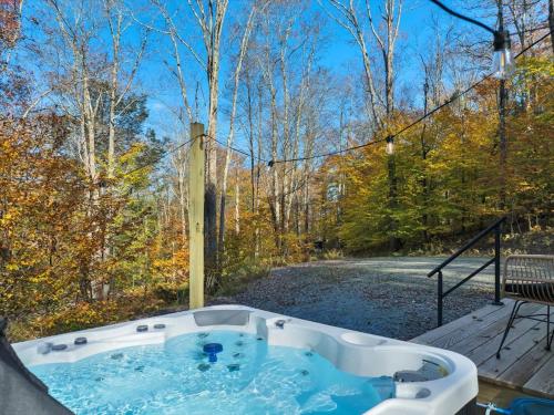 A-Frame with Hot Tub & Fire Pit in Callicoon (NY) A-Frame with Hot Tub & Fire Pit in Callicoon (NY)