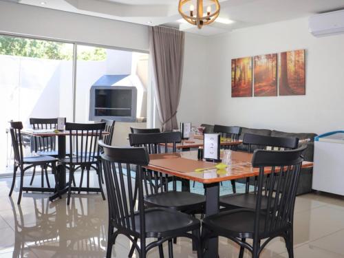 مرافق, Dukes Chambers in هاري سميث مرافق, Dukes Chambers in هاري سميث