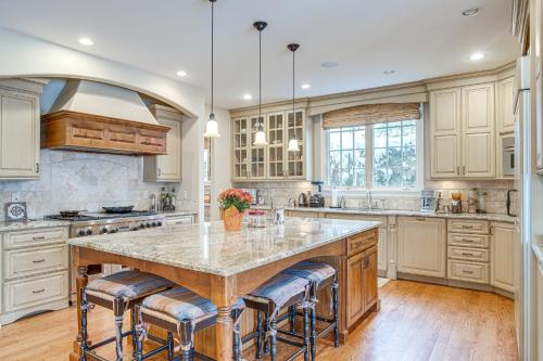 Walk to DU, Dining and Parks Spacious Denver Home! in University Walk to DU, Dining and Parks Spacious Denver Home! in University