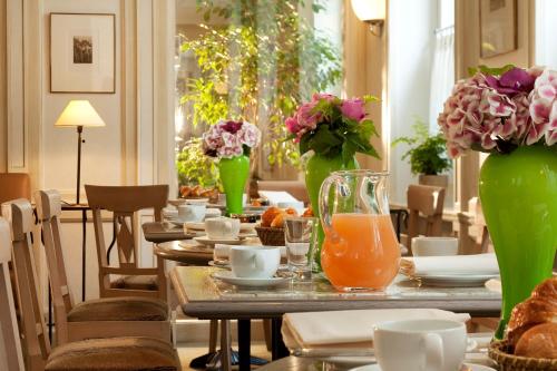 Food and beverages, Hotel De l'Arcade in 8th - Champs Elysees Food and beverages, Hotel De l'Arcade in 8th - Champs Elysees