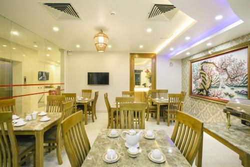 Restaurant, The Airport Hotel in Tân Bình Restaurant, The Airport Hotel in Tân Bình