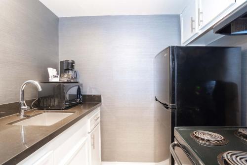 廚房, 基洛那桑德曼套房酒店 (Sandman Hotel & Suites Kelowna) in 基洛那 (BC) 廚房, 基洛那桑德曼套房酒店 (Sandman Hotel & Suites Kelowna) in 基洛那 (BC)