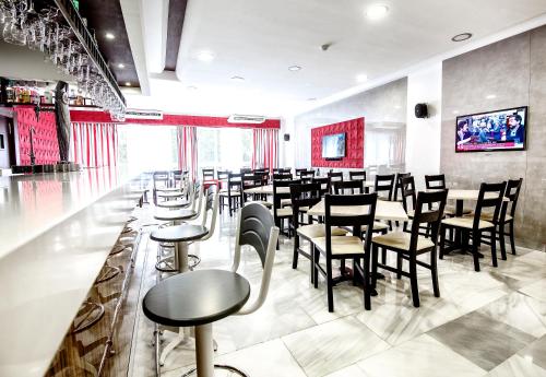 Pub/Ruang Rehat, First Flatotel International in Benalmadena Pub/Ruang Rehat, First Flatotel International in Benalmadena