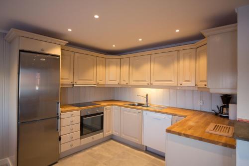 Kitchen, Perfectly Located with Ski Access and Sauna in Beitostolen Kitchen, Perfectly Located with Ski Access and Sauna in Beitostolen